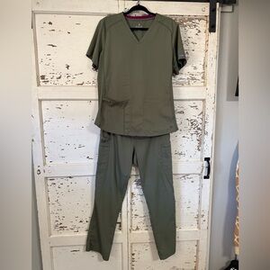Med Couture Touch Olive Green Scrub SET Size Large